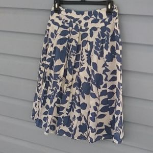 Rafaella Midi skirt size 6, blue and white floral.